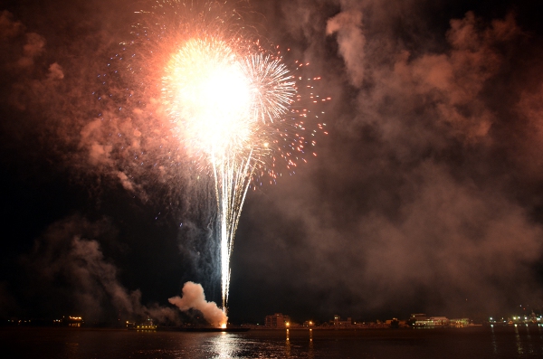 11_04_DCS_0933_fireworks_600x397