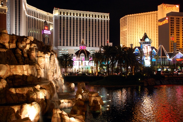 23_10_DSC_5967_lasvegasbynight_600x399