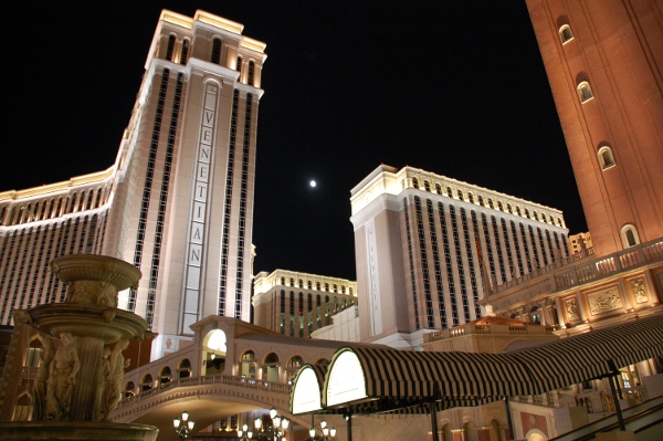 23_16_DSC_6000_lasvegasbynight_600x399