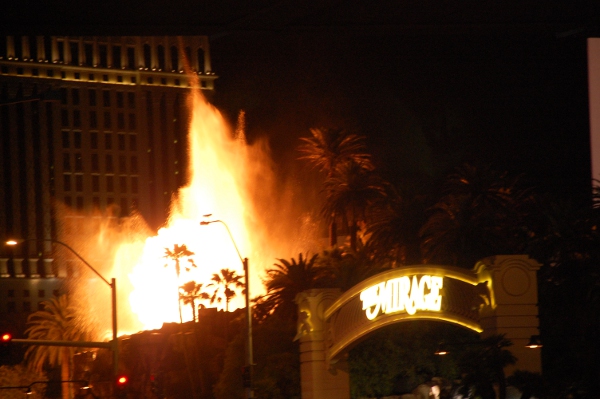 23_18_DSC_5999_lasvegasbynight_600x399